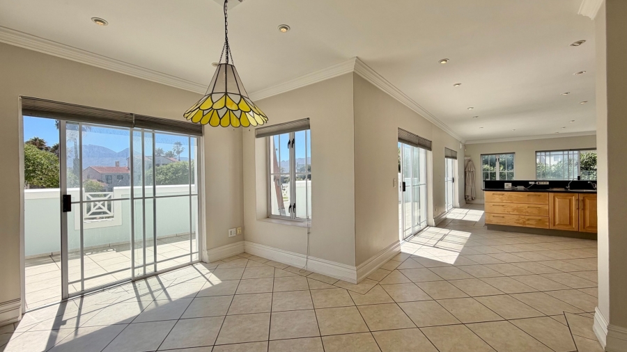 5 Bedroom Property for Sale in Greenways Golf Estate Western Cape